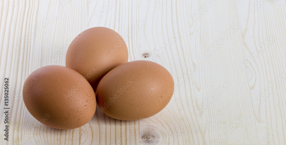 Frische Hühnereier aus biologischer Hühnerhaltung Frische Hühnereier aus biologischer Hühnerhaltung