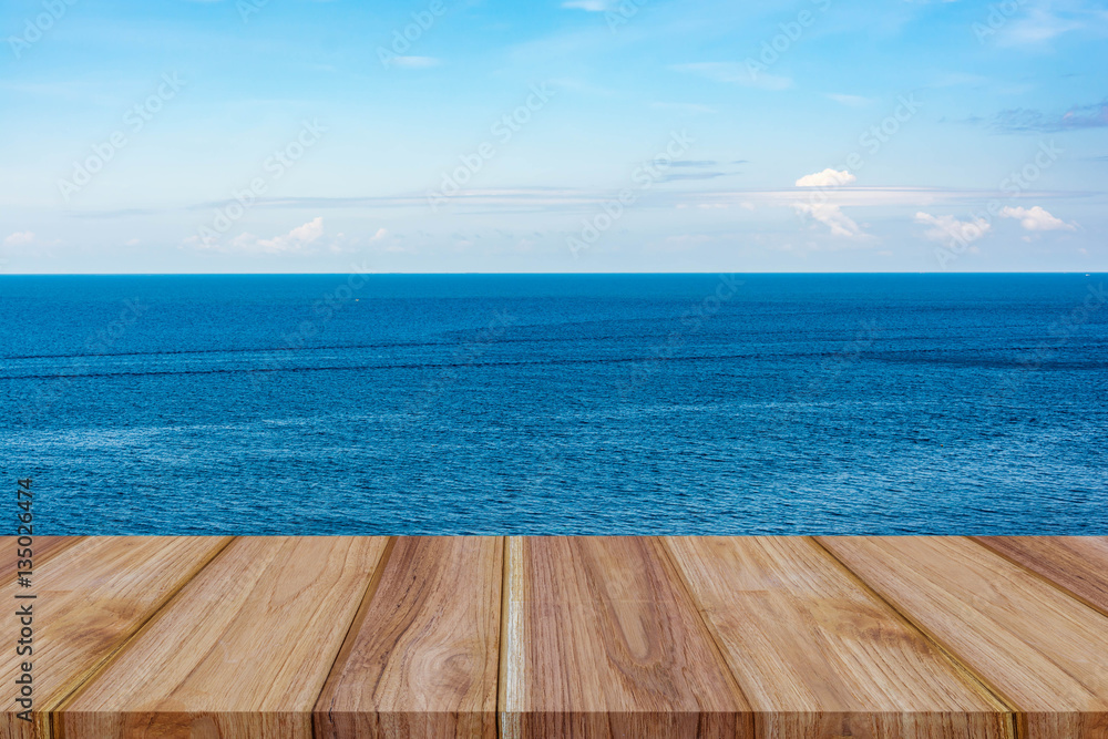 Fototapeta premium Blue sea and a moving reflection of sunlight