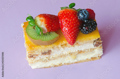 cake made with fruits strawberry, kiwi, raspberry, blackberry an