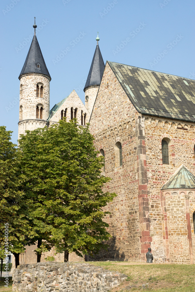 Fototapeta premium Kloster Unserer Lieben Frauen in Magdeburg, Sachsen-Anhalt