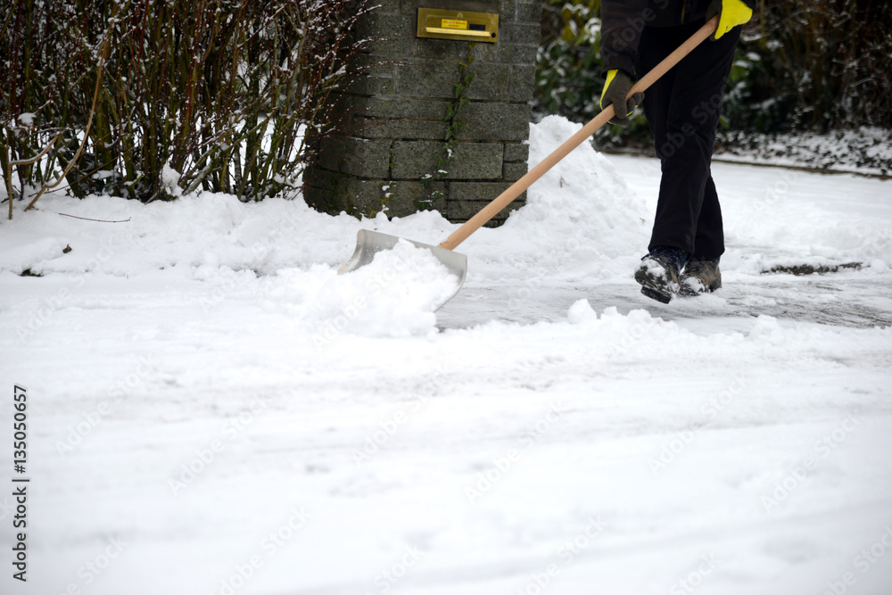 Naklejka premium Schnee räumen