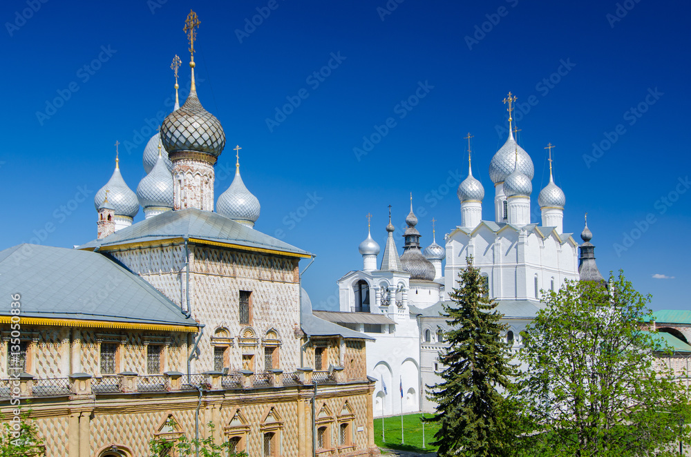 Fototapeta premium Hodegetria Church and Church of the Resurrection of Christ in the Rostov Kremlin
