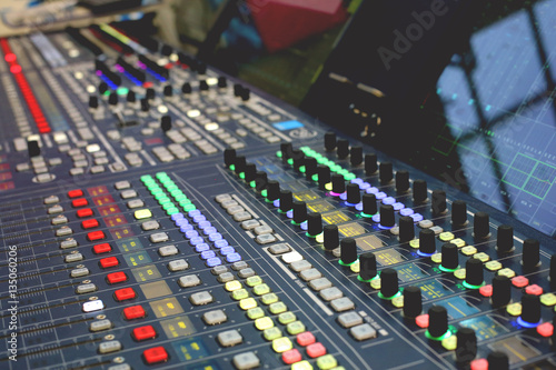 Professional audio mixing console radio / TV broadcasting