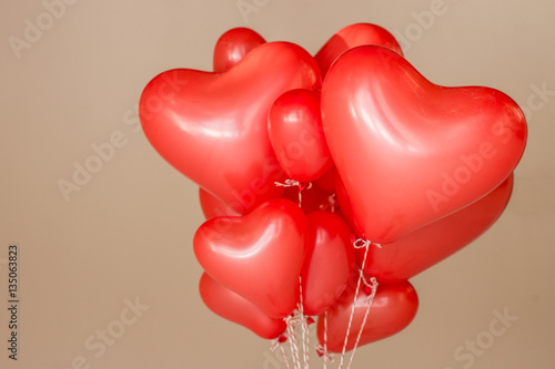 Czerwone balony w kształcie serc