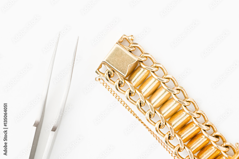 Reparation and restoration of jewelry Reparation and restoration of jewelry