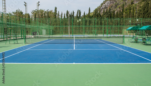 Tennis courts surrounded by natural beauty © Thanaphon