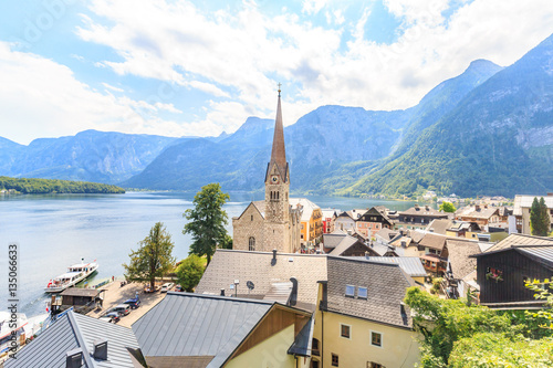 Hallstatt village on Hallstatter See in Austrian alps © pigprox