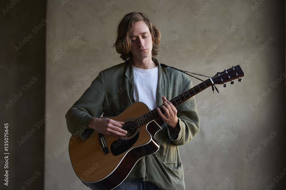 Obraz premium Young talent playing guitar