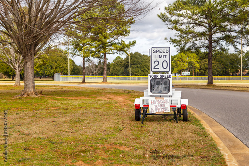 Foto Speed Awareness Monitor or Radar:  Military police on a military base post a speed awareness monitor on a thoroughfare as a for of selective enforcement