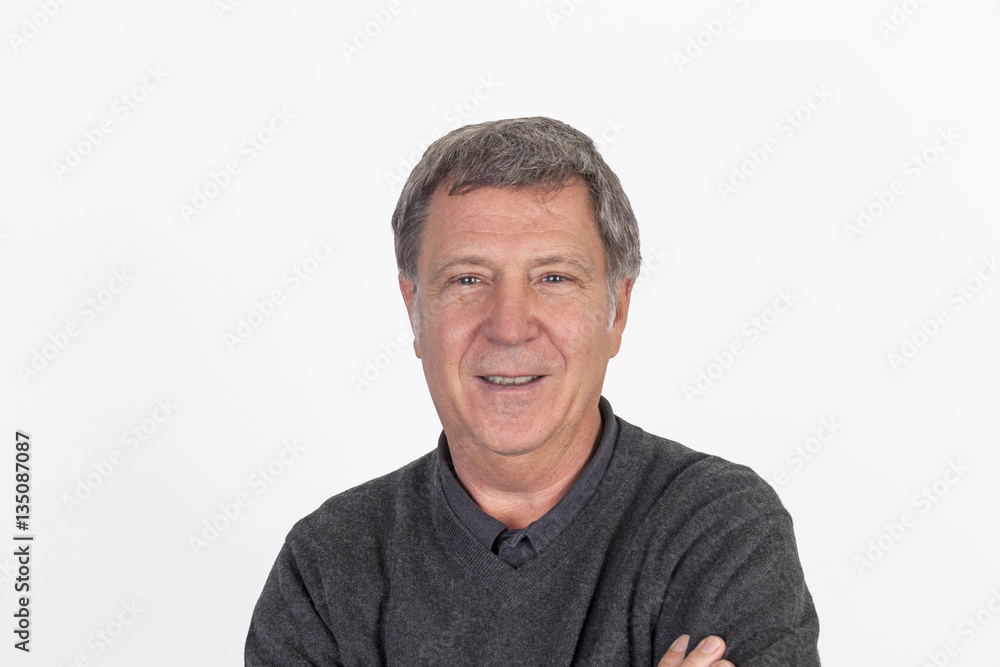 Obraz premium Portret studio atrakcyjny kaukaski mężczyzna w średnim wieku