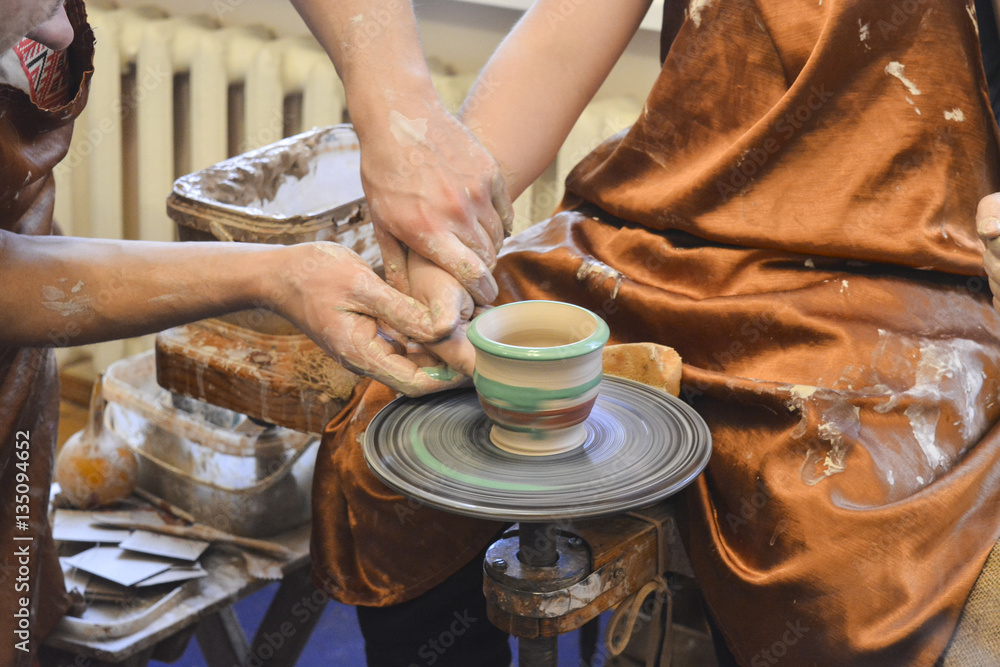 Обучение гончарному мастерству фотография Stock | Adobe Stock