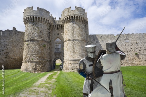 Medieval fighting knights w...