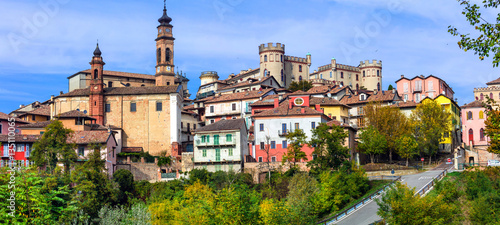 Foto Pictorial medieval village(borgo) Castiglione d'Asti in Piemonte