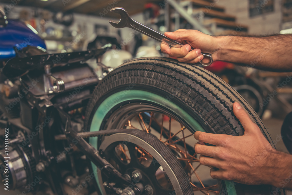 Obraz premium Motorbike repair shop