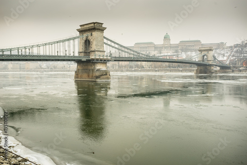 Canvas Print Ice flowing on river Danube