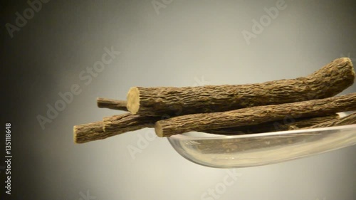 Glycyrrhiza glabra Liquorice Regaliz Liquirizia Liquerizia Licorice Réglisse Echtes Süßholz Igazi édesgyökér Lukrecja gładka Meyan Lemn dulce 