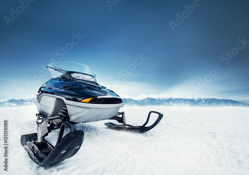 фотографія snowmobiles