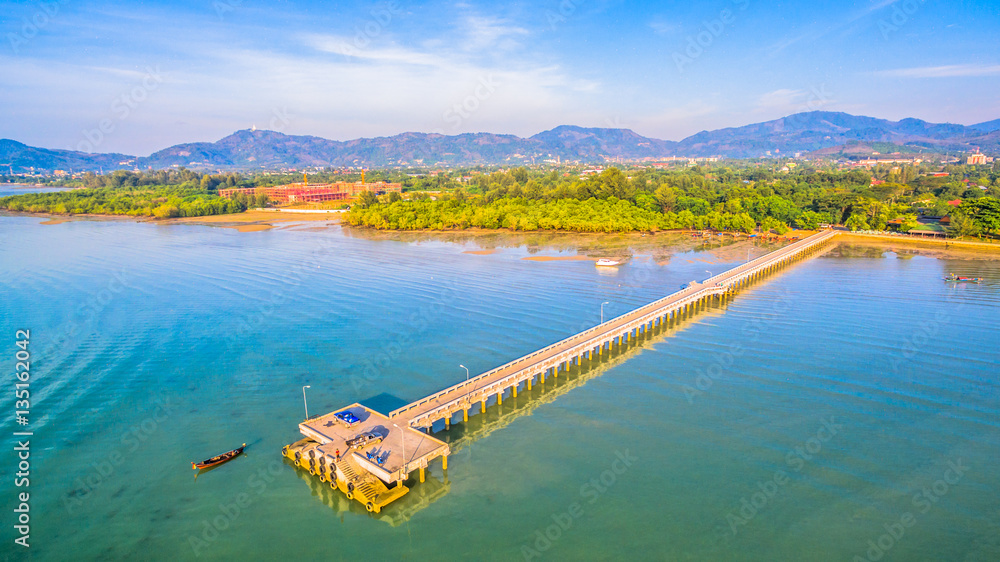 Obraz premium Palai pier close to Chalong pier