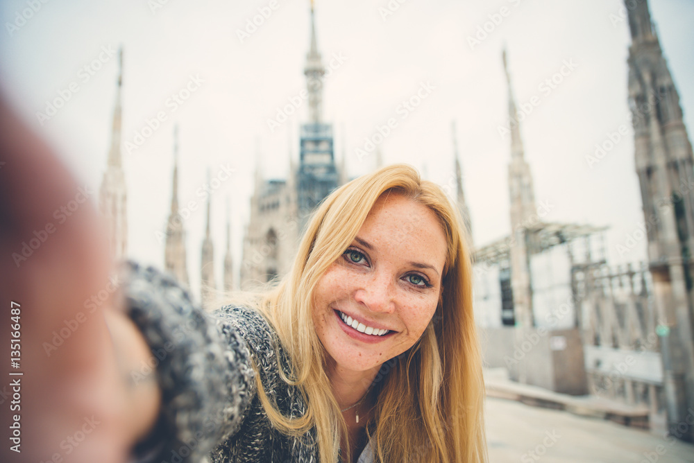 Fototapeta premium Milan,woman on excursion on the top of the cathedral
