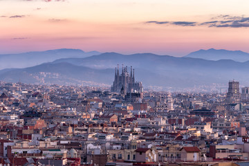 Wandcirkels Barcelona Sagrada Familia en panorama Barcelona  © basiczto