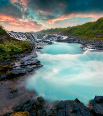 Keuken achterwand Turquoise Bruarfoss waterval bij zomerse zonsondergang  © Andrew Mayovskyy
