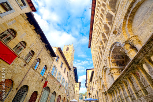 Canvastavla Arezzo main course of history and art