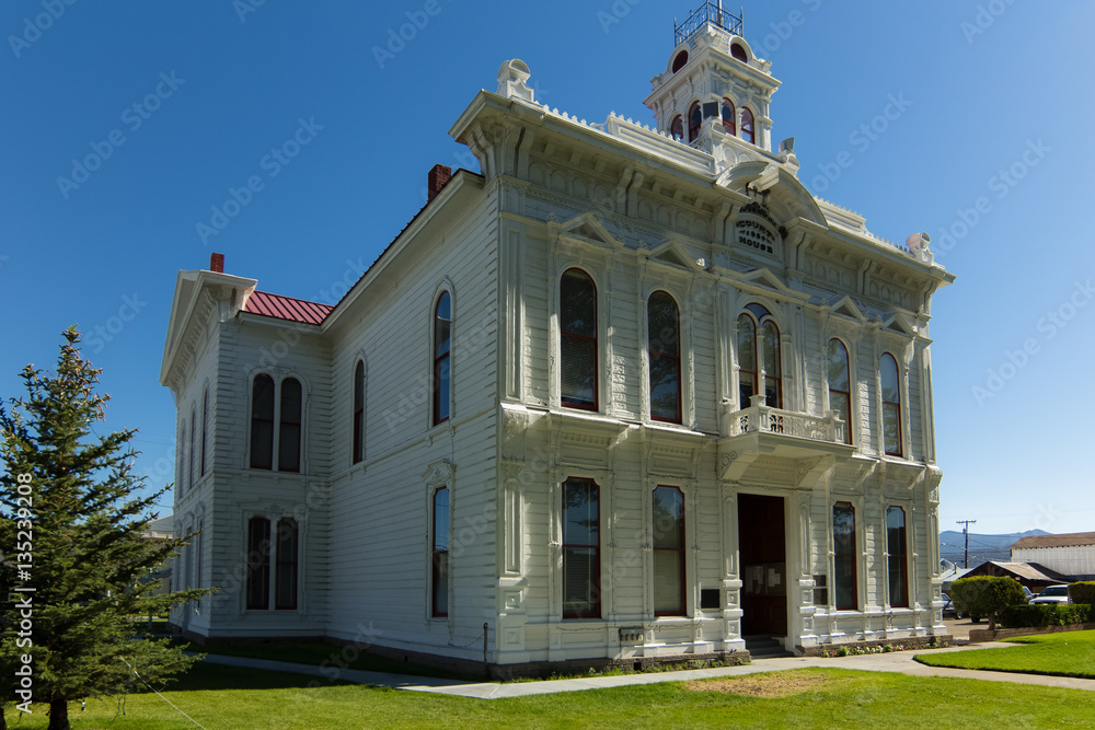 Old courthouse in Bridgeport, California on a clear summer day
