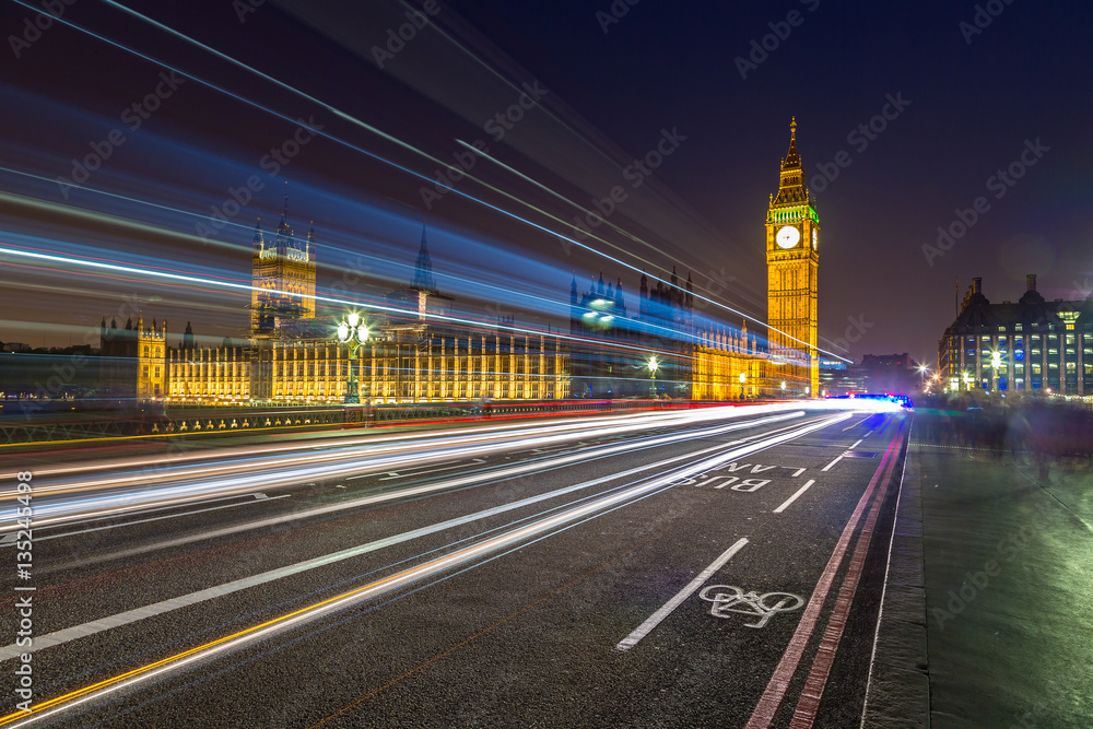 Fototapeta premium London Big Ben and traffic on Westminster Bridge