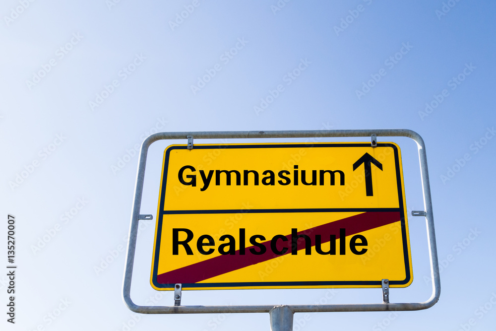 Von Der Realschule Aufs Gymnasium Wechseln stock.adobe.com