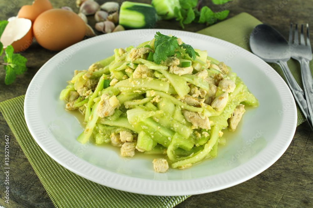 stir fried cucumber with chicken and eggs