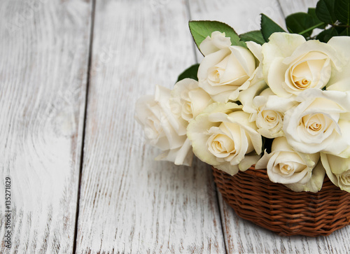 White roses in a basket © Olena Rudo