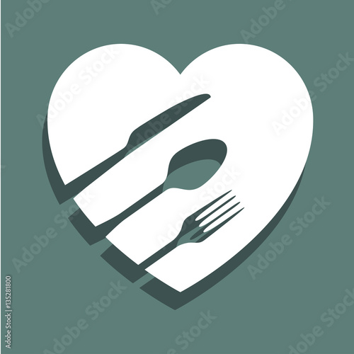 Icono plano cubiertos con corazon con sombra en fondo gris