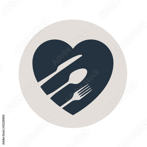 Icono plano cubiertos con corazon en circulo gris