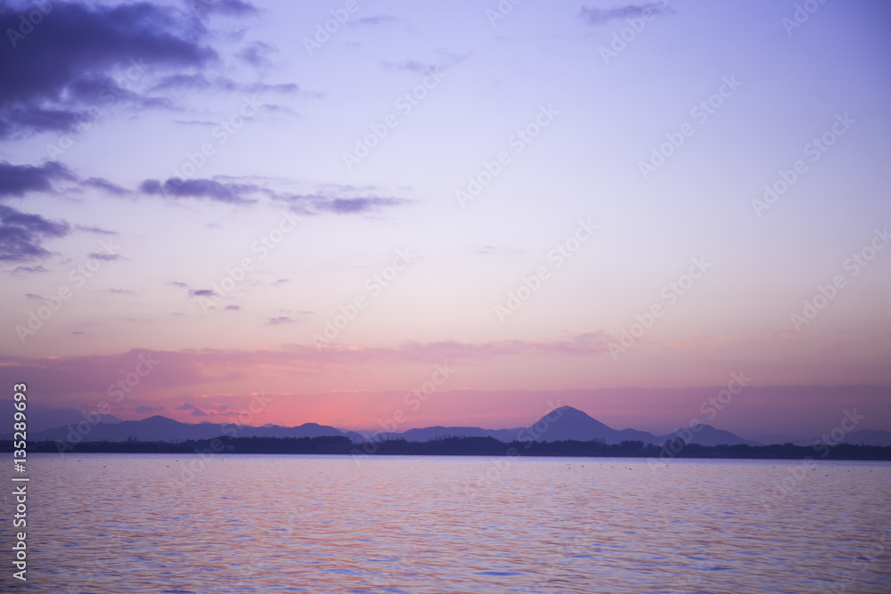 朝焼け　琵琶湖　浮御堂