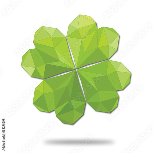 Quadrifoglio geometrico verde sullo sfondo bianco, simbolo di fortuna