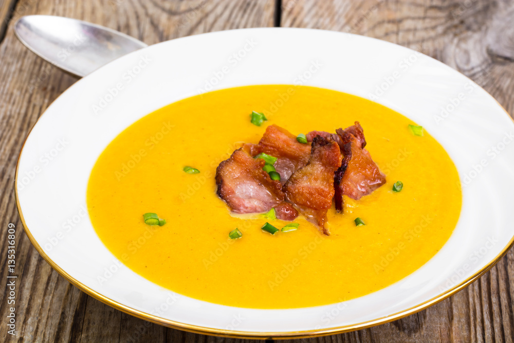 Vegetable cream soup with grilled bacon Vegetable cream soup with grilled bacon