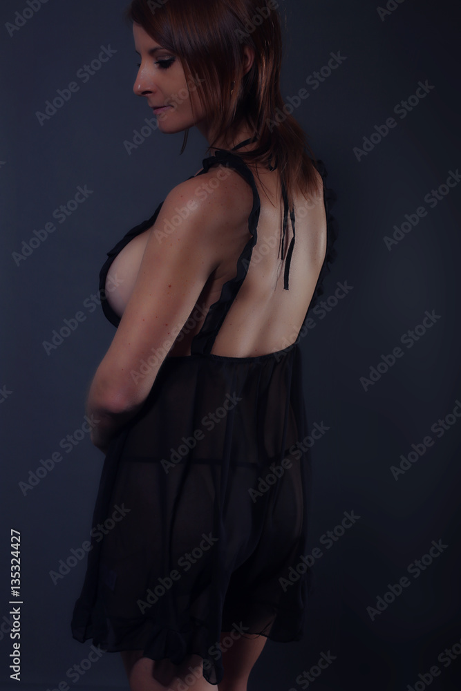 Fototapeta premium femme sexy posant en lingerie 