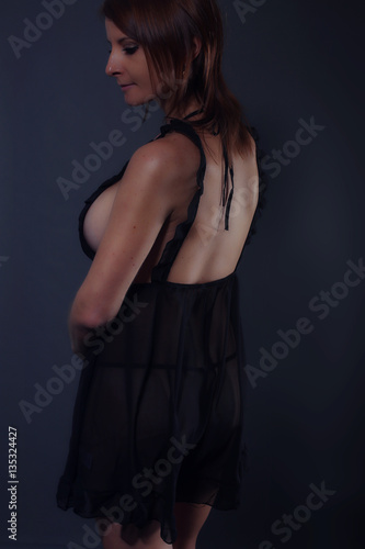 femme sexy posant en lingerie  © rdrgraphe
