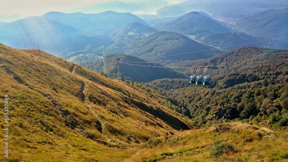 Obraz premium descent by cable car