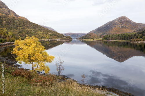 Loch Leven in Scottish Highlands © Mickan