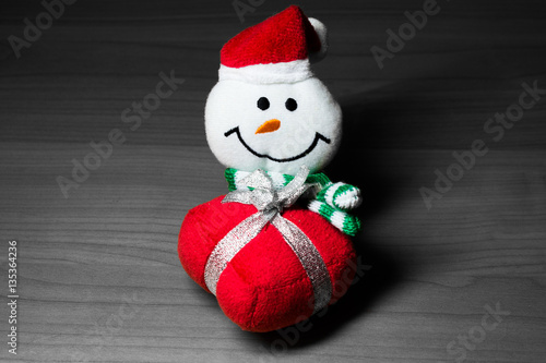 Decorative snowman smiling on a black and white background