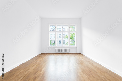  Zimmer frisch gestrichen in Altbau Wohnung  © hanohiki