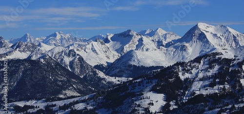 Snow covered mountain peaks in the Bernese Oberland © u.perreten