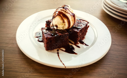 Biscuit dessert with ice cream