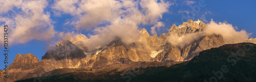 Alps peaks in Chamonix area © Henryk Sadura