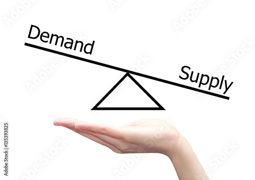 Fotografia hand with demand supply concept