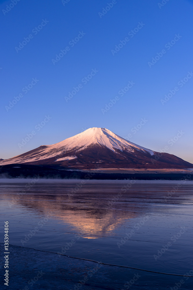 Plakat 山中湖より厳冬期の富士山
