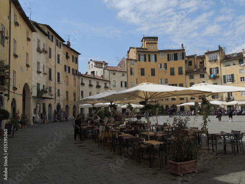 Lucca - piazza dell' anfiteatro