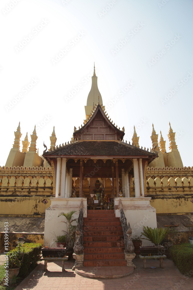 Fototapeta premium front view of temple