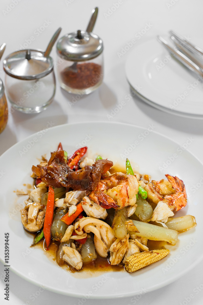 Stir-Fried Spicy Shanghai Noodle with Seafood